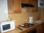 cuisine �quip�e : micro-onde, four �lectrique, r�frig�rateur, cafeti�re