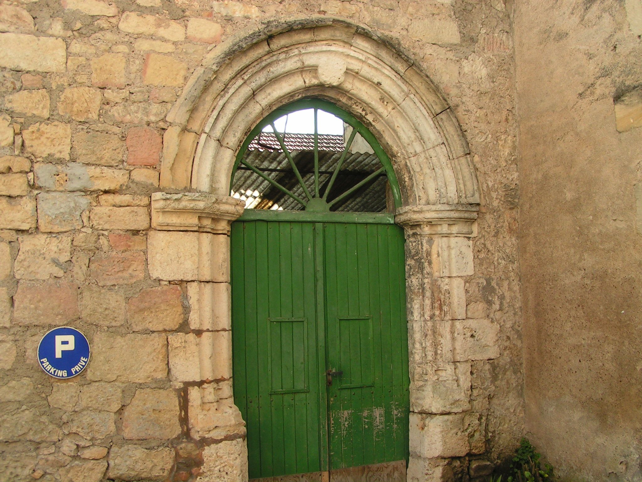 Portal de l'ancian convent de Dòna Adelaïda a Al Buga