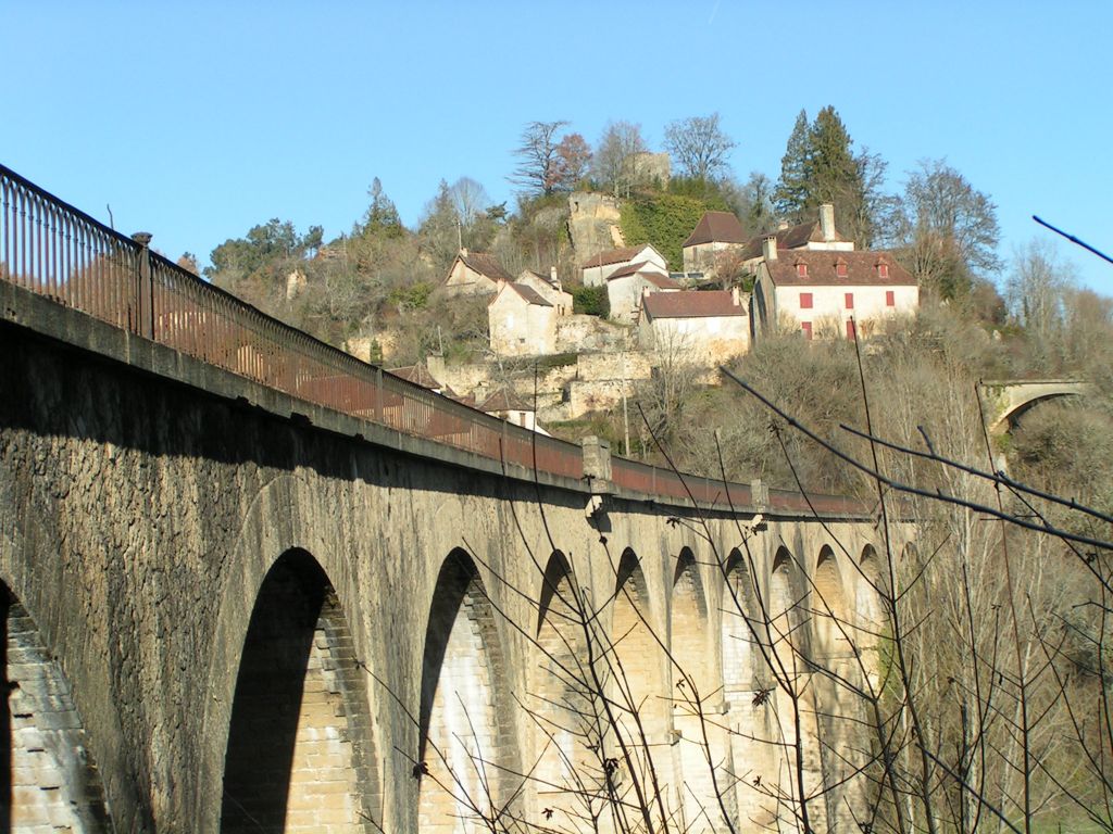 Sous le viaduc de Mauzens Miremont est implantée la famille Castang depuis trois générations