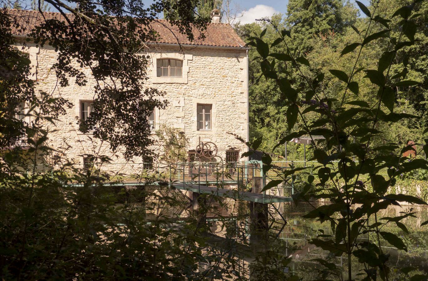 Le Moulin de La Barde au Bugue au bord du Ladouch