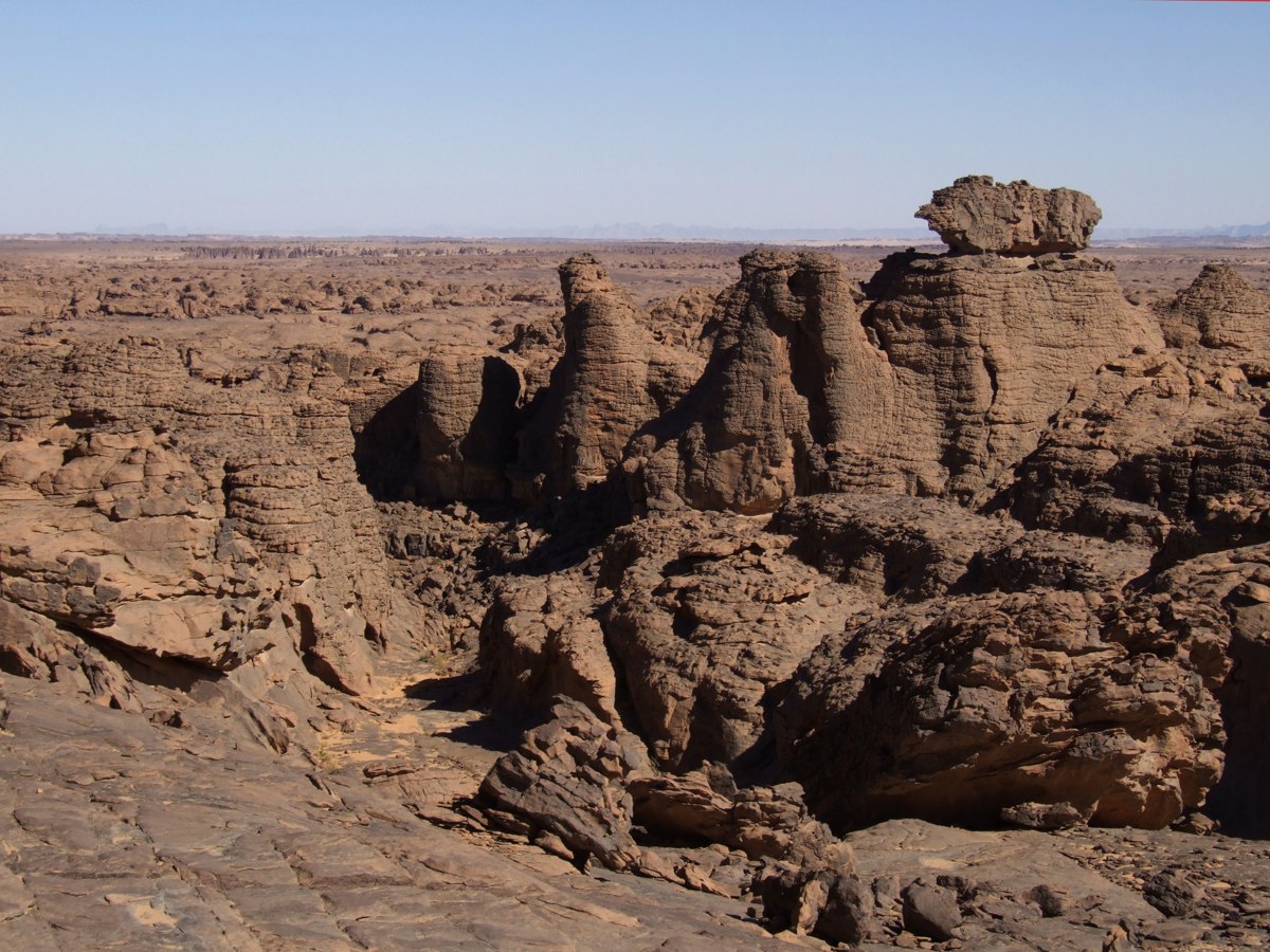 Tassilian landscape after « érosion pachydermique » (erosion causing a surface reminiscent of a pachyderm’s skin) - © Jean-Loïc Le Quellec