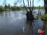 Et en bas coule une rivi�re